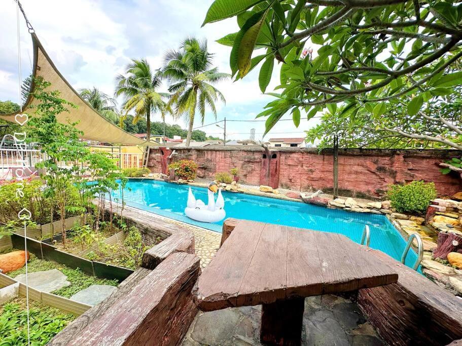 Grand Retreat In Oug 18 Pax Private Pool Paradise Villa *