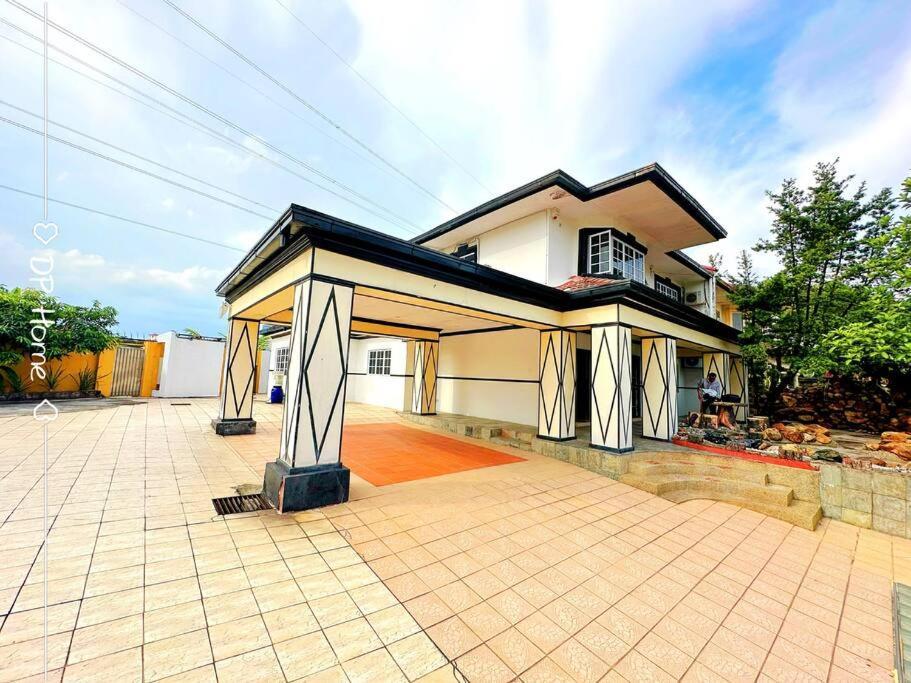 Vila Grand Retreat In Oug 18 Pax Private Pool Paradise *
